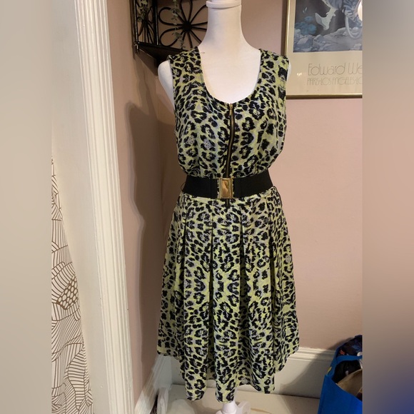 Linea Domani Dresses & Skirts - Línea Domani size 8 Midi Dress with Belt flirty fun spring feminine